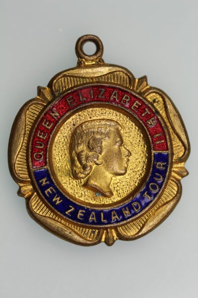 NZ ROYAL VISIT MEDALET (1953-54) MP1953-54/3 EXTREMELY FINE Carousel 1