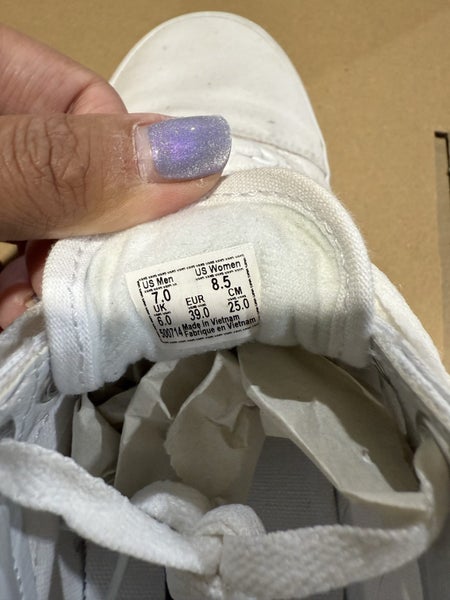 Vans Old-Skool - White (Men’s 7 - Women’s 8.5-9) Carousel 4