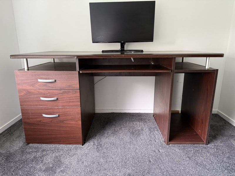 Computer Desk & Chair Carousel 1
