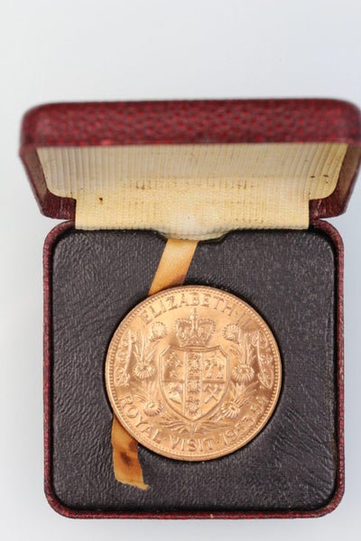 NZ VIP ROYAL VISIT CASED MEDAL 1953/4 MP1953-54/2 UNCIRCULATED Carousel 1