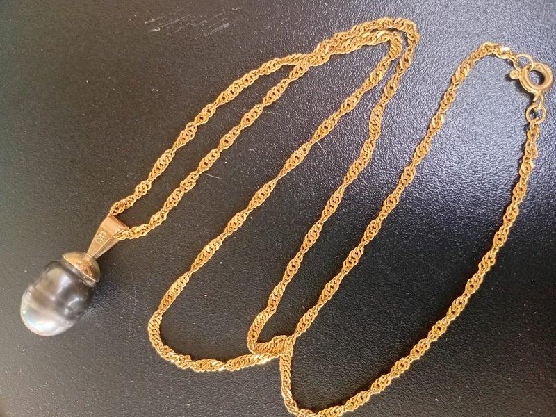 18ct gold chain with Tahitian Pearl Carousel 1