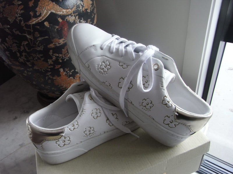 TED BAKER LONDON BEAUTIFUL AS NEW SNEAKERS SIZE 41(THESE ARE SPECIAL) Carousel 1