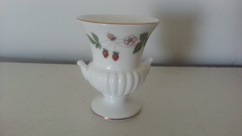 WEDGEWOOD BUD VASE Carousel 1