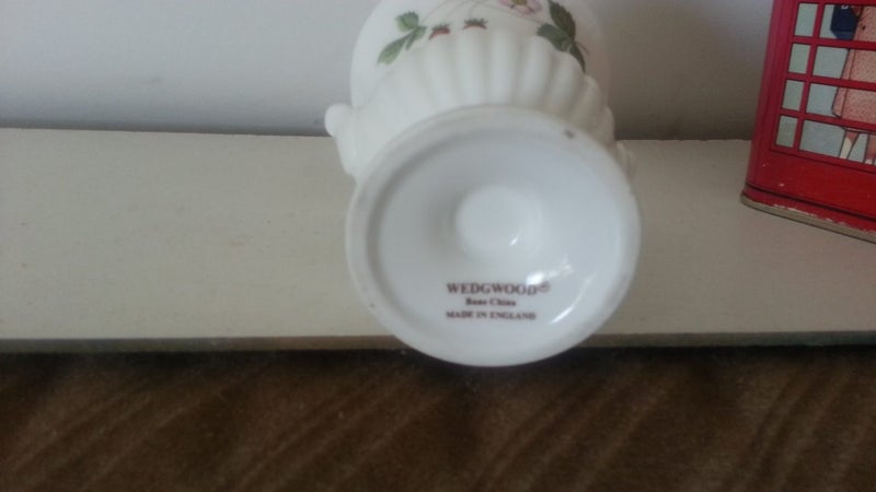 WEDGEWOOD BUD VASE Carousel 2