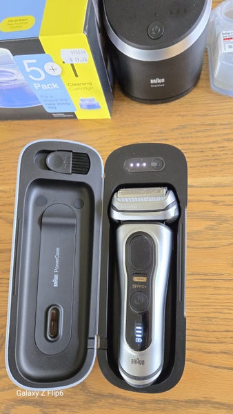 Braun S9 Pro+ wet/dry shaver Carousel 1