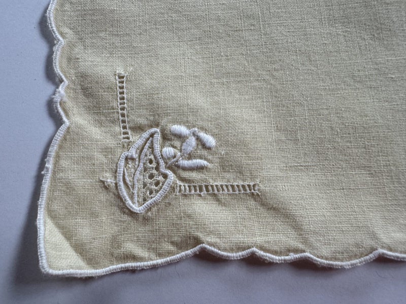 2 X VINTAGE YELLOW/BEIGE NAPKINS Carousel 2