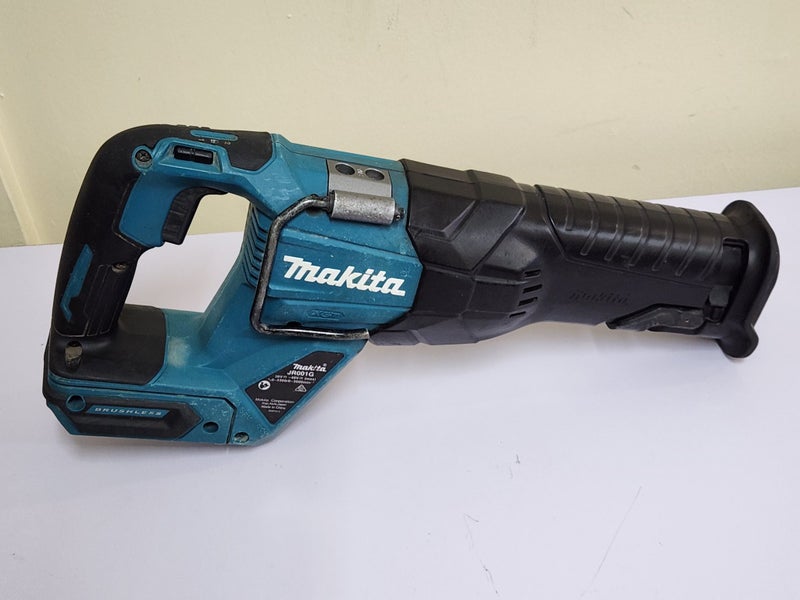 Makita XGT 40V Cordless Brushless Reciprocating Saw JR001G Carousel 2