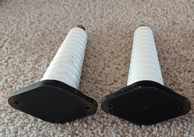 4 x 120mm Porcelain Standoffs Carousel 2