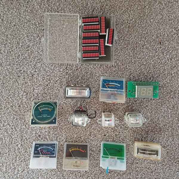 Assorted Signal Strength, Tuning, Battery Meters & Bag Graph Displays Carousel 1