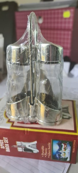 Salt and Pepper shaker set Carousel 1