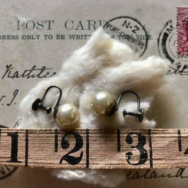 Vintage Pearl Earrings Carousel 2