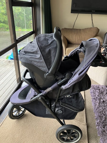 Evenflo Folio3 ‘Stroll & Jog’ travel system Carousel 1