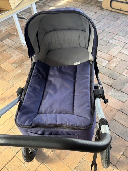 Mountain buggy with carry cot Carousel 8