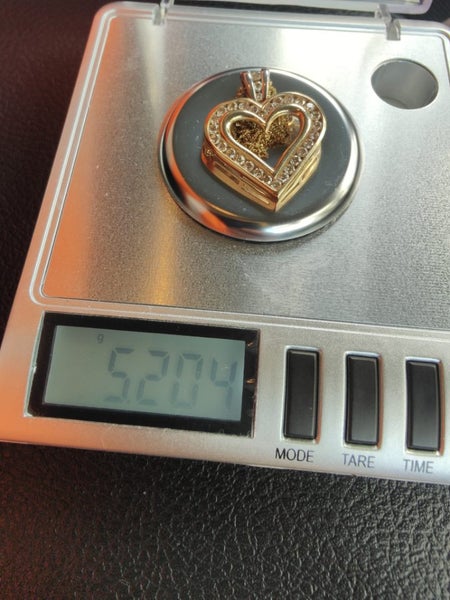 Gorgeous 10ct gold and diamond heart pendant Carousel 8