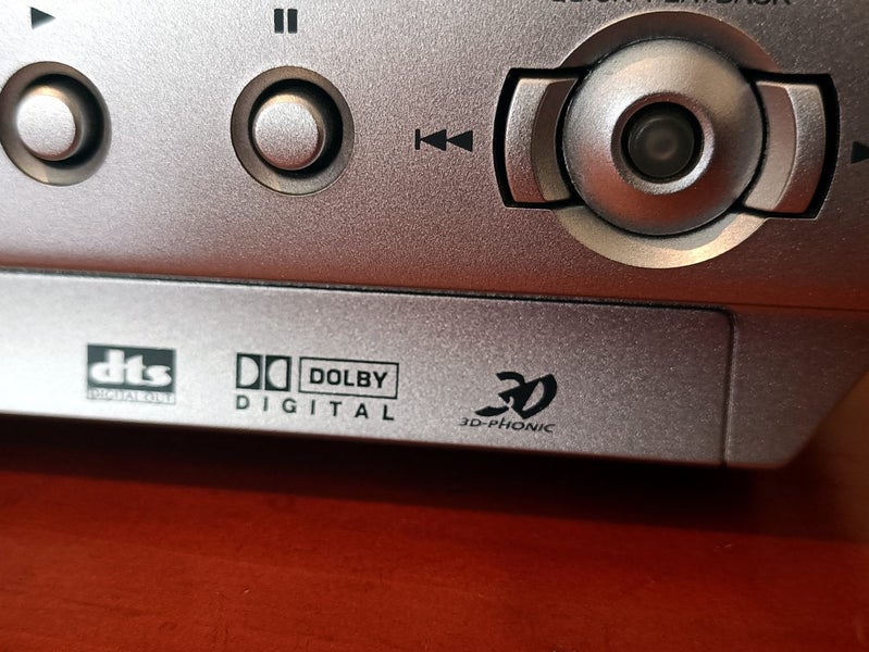 JVC XV-N33SL Slimline CD/DVD Player with Remote and Frank Sinatra Carousel 15