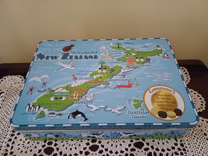 Connoisseur's Biscuit Tin 500g - Wonderful New Zealand Carousel 1