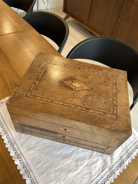 Vintage Victorian Walnut Inlaid Jewellery Box Carousel 1