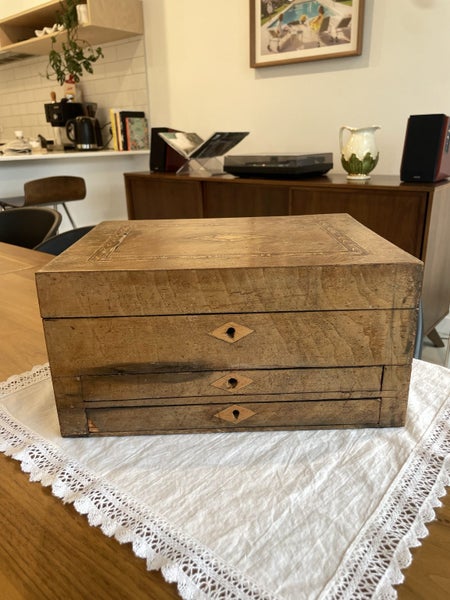Vintage Victorian Walnut Inlaid Jewellery Box Carousel 2