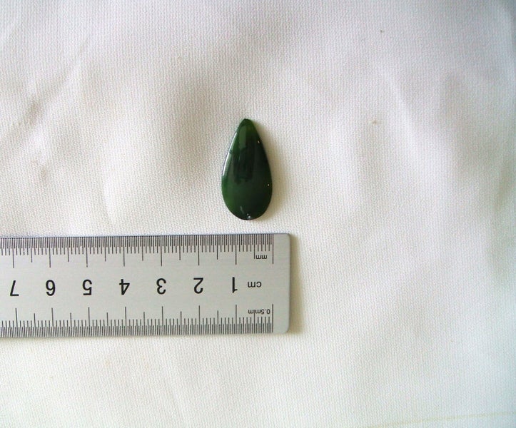 JEWELLERS ESTATE MUSEUM QUALITY ESTATE KAHURANGI GREENSTONE TEAR DROP CABOCHON Carousel 1