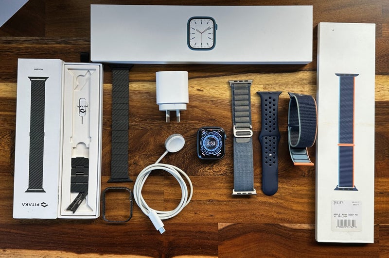 Apple Watch Series 7 (GPS) - 45mm Blue Aluminium - SUPER COMBO Carousel 1