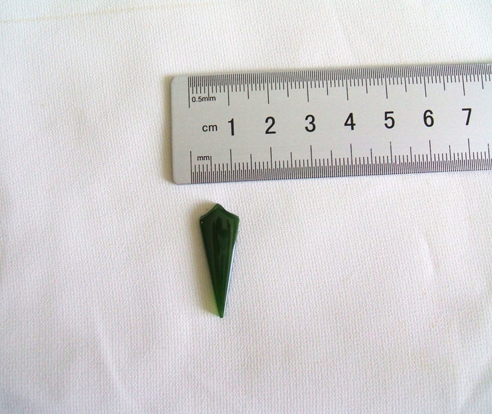 JEWELLERS ESTATE MUSEUM QUALITY ESTATE KAHURANGI SPEAR OR KITE SHAPE CABOCHON Carousel 1