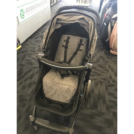 BABYJOY Stroller in Good condition Carousel 1