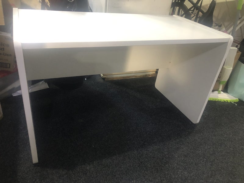 Kidz Space Desk Excellent condition white Carousel 4