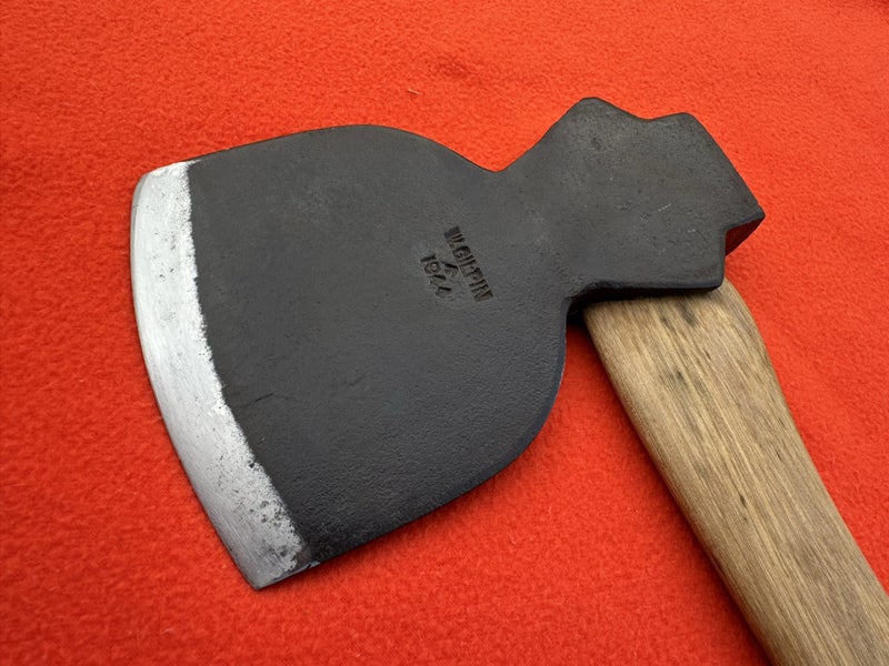 WWIl 1944 W.GILPIN Kent pattern axe. Beautiful collectors piece. (Cracked) Carousel 2