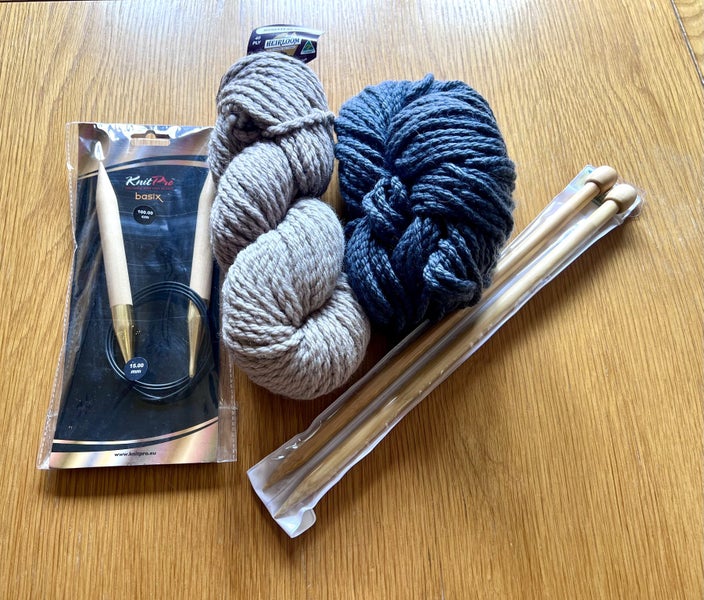 Yarn Super Chunky with circular needles and straight needles Carousel 1