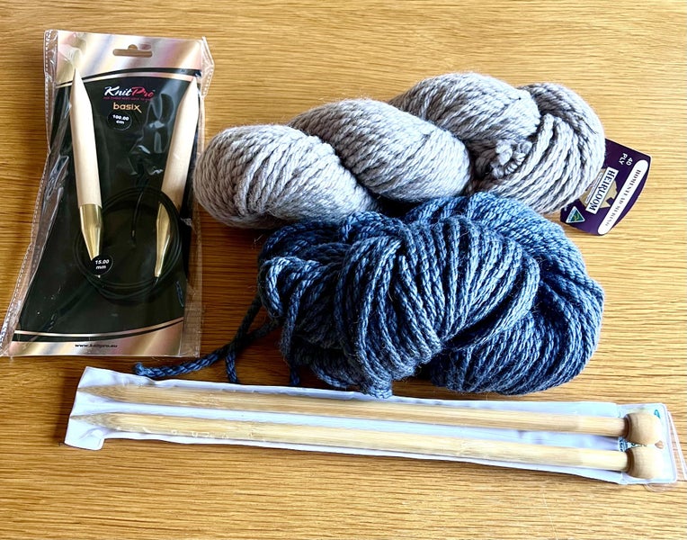 Yarn Super Chunky with circular needles and straight needles Carousel 4