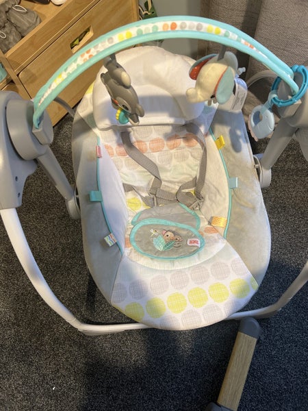 Bright starts baby swing/rocker near new Carousel 2