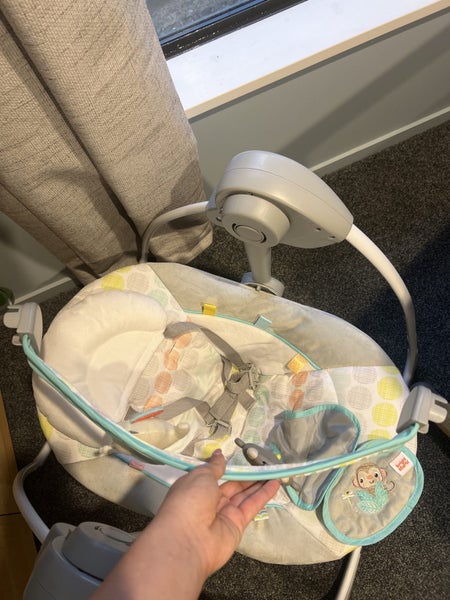 Bright starts baby swing/rocker near new Carousel 5