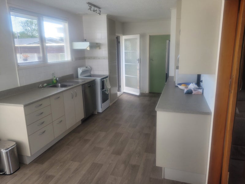 Mangere Bridge, 3 bedrooms64232887665666114