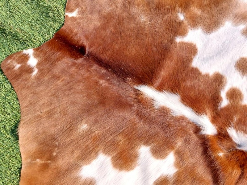 New Cow Hide Stunning Brown and White Cowhide Rug - No Reserve! - C156 Carousel 2