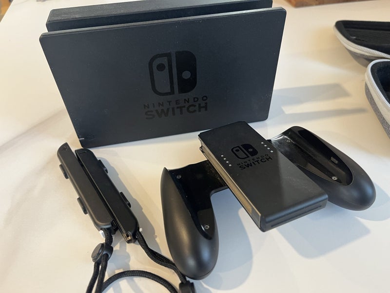 Nintendo Switch + Case and Micro SD Carousel 4