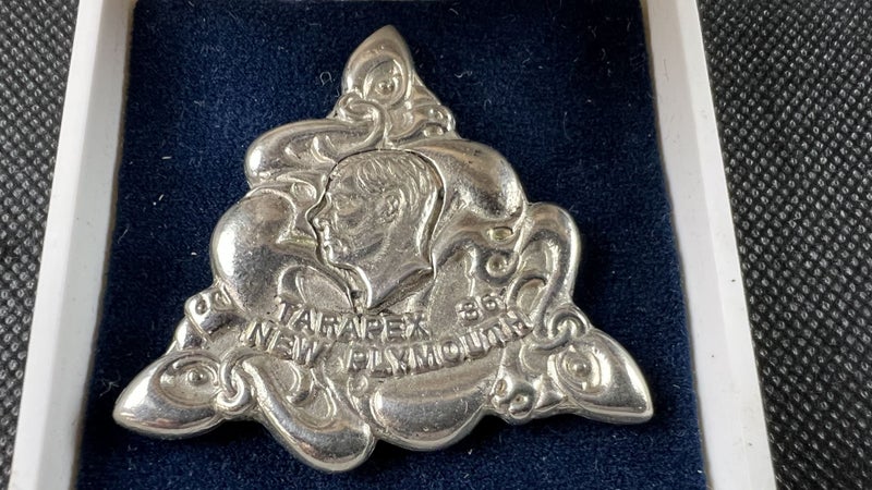 1986 New Zealand Tarapex New Plymouth Silver Exhibition Medal - Lot E288 Carousel 2