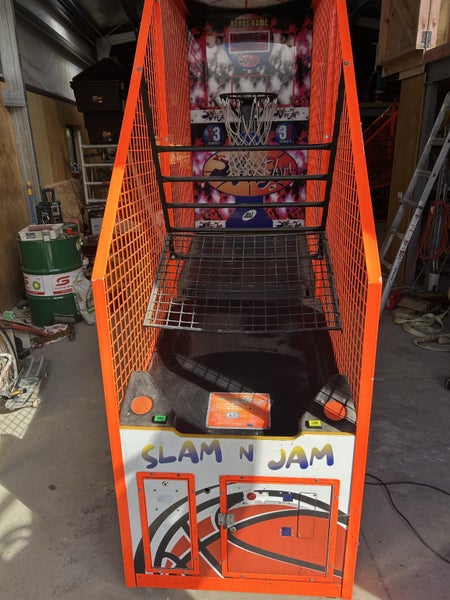 2x Space Jam Arcade’s Carousel 1