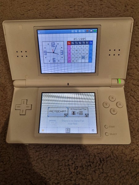 White Nintendo DS Lite – Includes Stylus + NZ Power Adapter Carousel 1