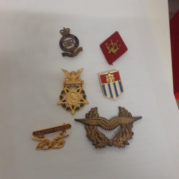 Military Badges assorted x 6 Carousel 1