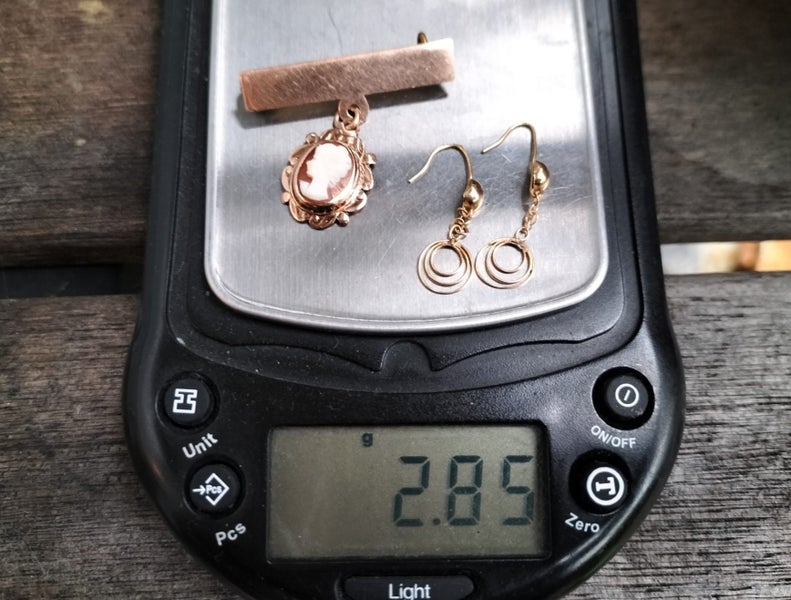 9ct Gold Jewellery for Scrap or Use - 2.85 Grams. Carousel 2