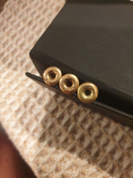 3x.375 9ct gold ?J.S in shield. 1.65 gram Carousel 3
