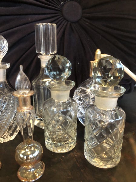 **COLLECTION OF GLASS AND CRYSTAL PERFUME BOTTLES** Carousel 4