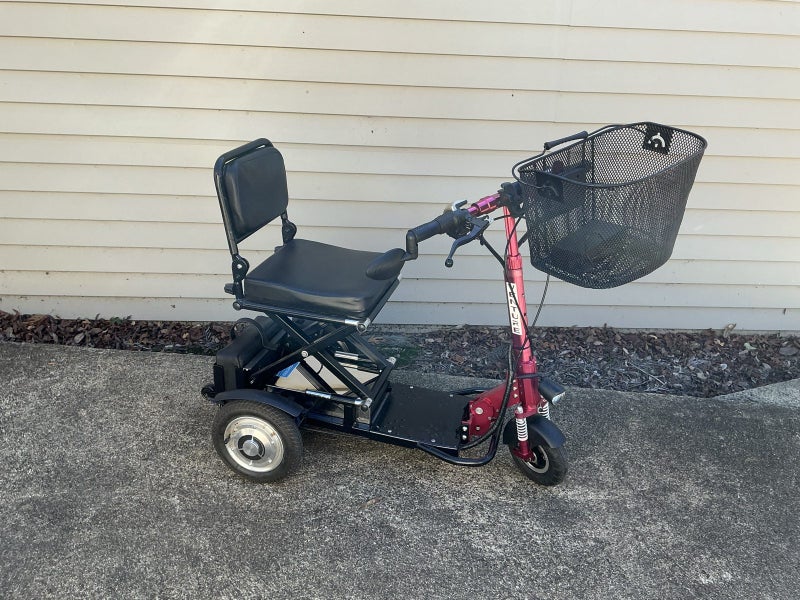 Venture CTS700 Folding mobility scooter Carousel 1