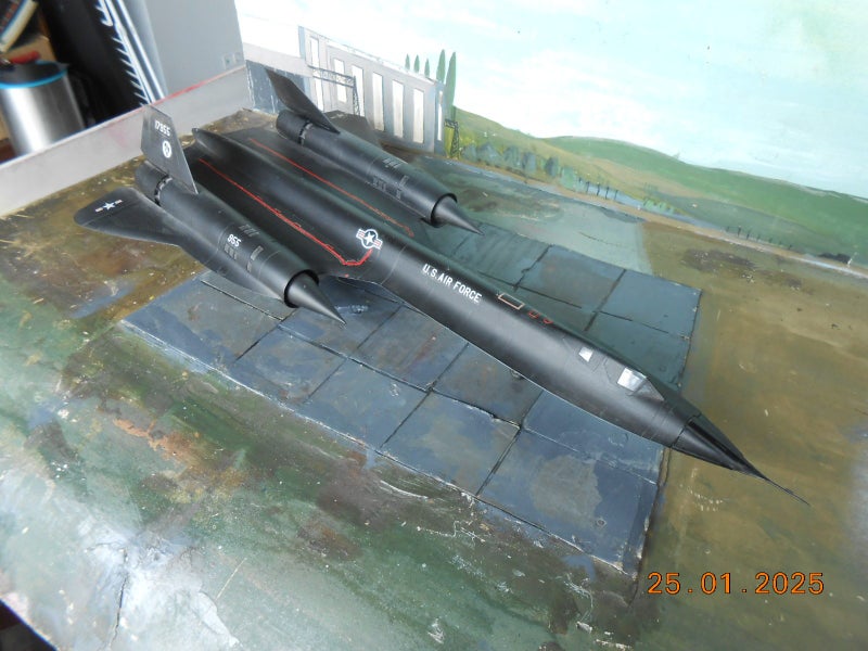 1/72 built aircraft U2spy plane and Lockeed SR71 Carousel 5