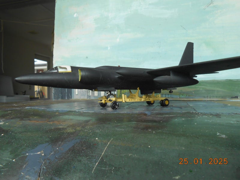 1/72 built aircraft U2spy plane and Lockeed SR71 Carousel 2