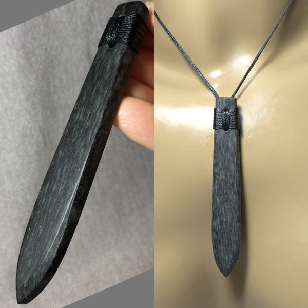 2 DAY AUCTION! 10.8cm Taiaha Tongue Pendant (NZ Quartz/Mica mix) $1 Reserve Carousel 1
