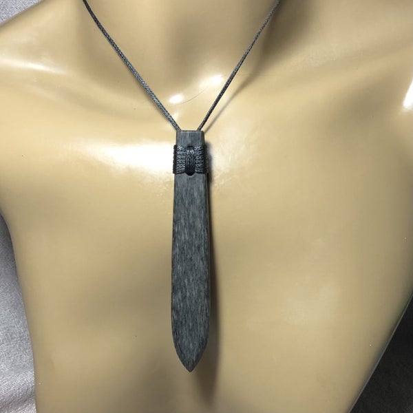2 DAY AUCTION! 10.8cm Taiaha Tongue Pendant (NZ Quartz/Mica mix) $1 Reserve Carousel 7
