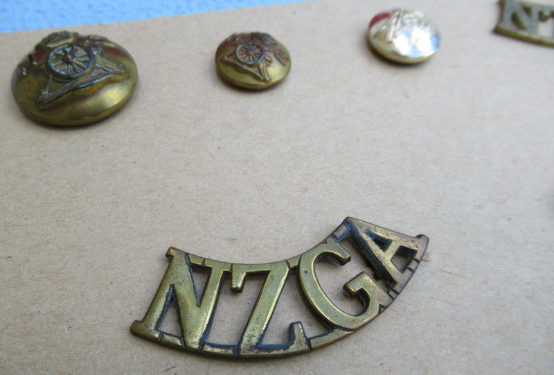 Old Military badges and buttons … Auction 14 of 14 Carousel 1
