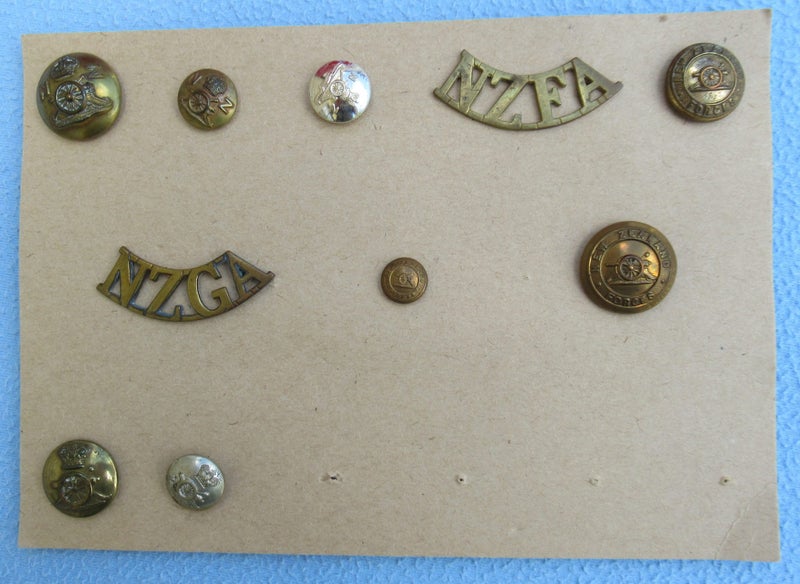 Old Military badges and buttons … Auction 14 of 14 Carousel 2