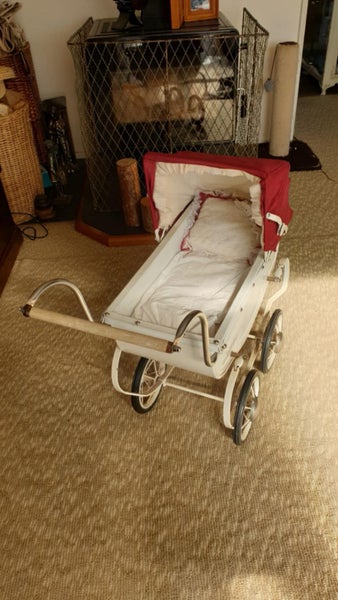 Dolls pram Carousel 2